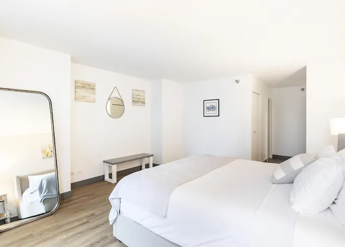 Envitae 3br Luxury Corner Loft With Navy Pier Views Chicago