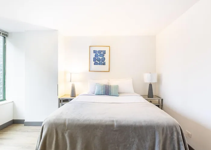 Envitae 3br Luxury Corner Loft With Navy Pier Views *