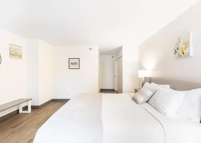 Envitae 3br Luxury Corner Loft With Navy Pier Views Apartment Chicago