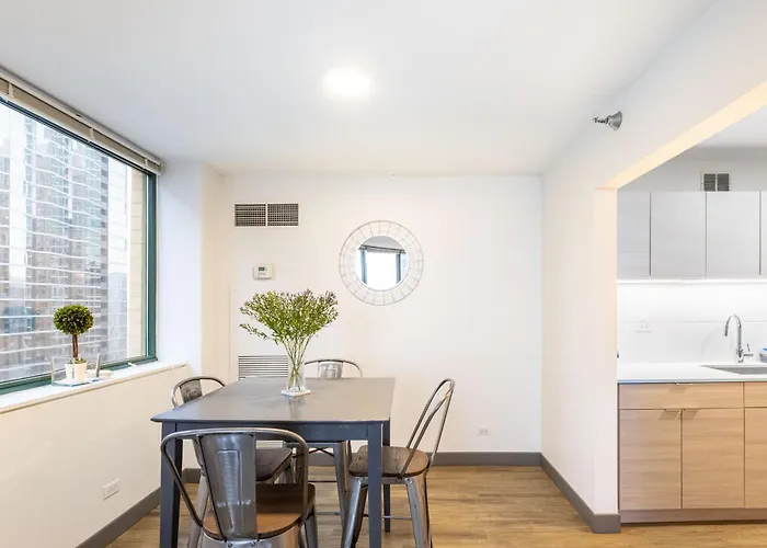 Envitae 3br Luxury Corner Loft With Navy Pier Views *
