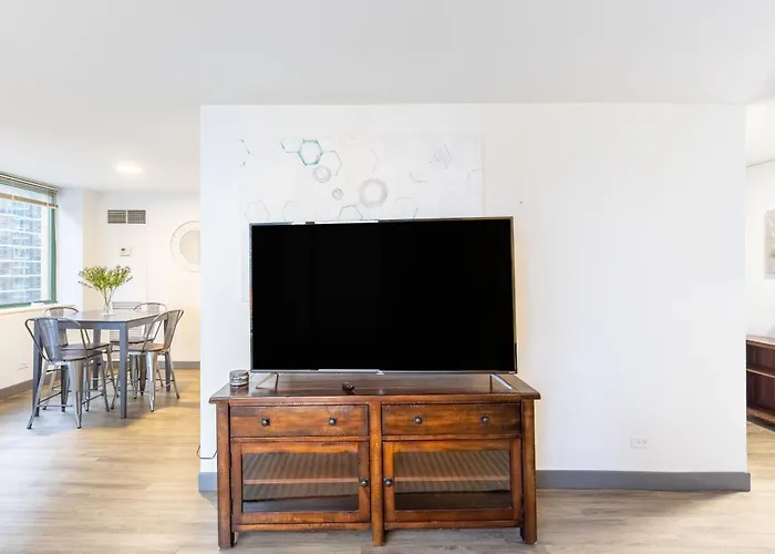 Envitae 3br Luxury Corner Loft With Navy Pier Views Apartment Chicago
