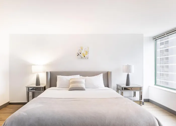 Envitae 3br Luxury Corner Loft With Navy Pier Views Apartment *