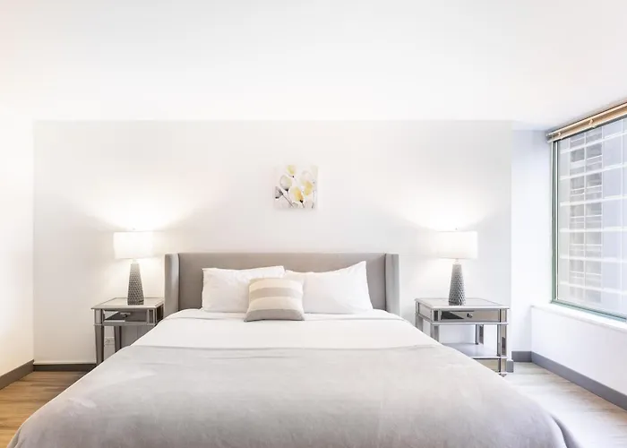Envitae 3br Luxury Corner Loft With Navy Pier Views Apartment