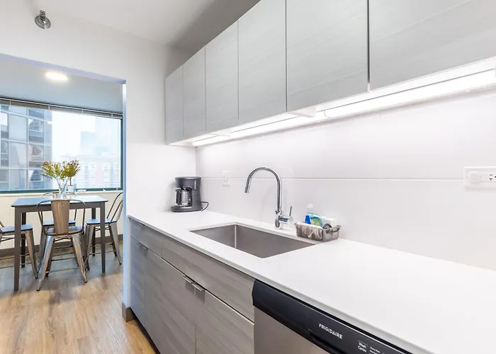 Envitae 3br Luxury Corner Loft With Navy Pier Views Chicago