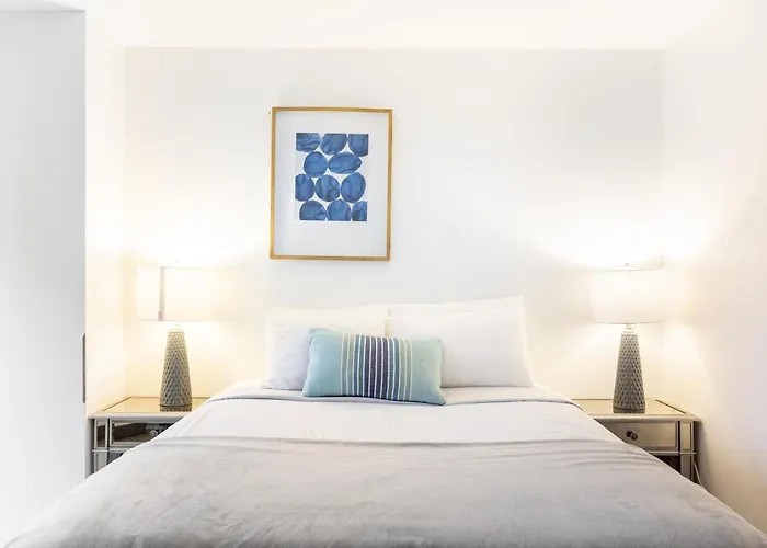 Envitae 3br Luxury Corner Loft With Navy Pier Views *