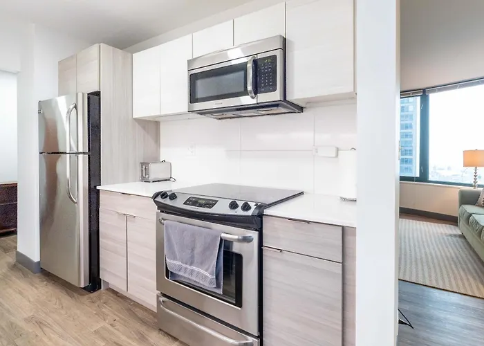Envitae 3br Luxury Corner Loft With Navy Pier Views *