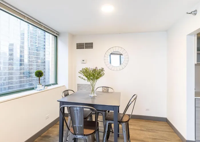 Envitae 3br Luxury Corner Loft With Navy Pier Views * Chicago