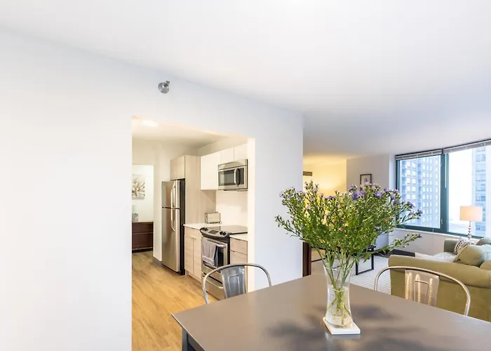 Envitae 3br Luxury Corner Loft With Navy Pier Views Chicago