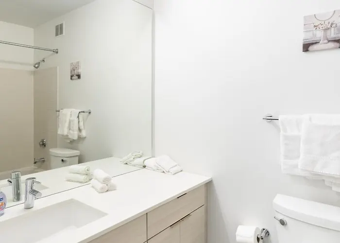Envitae 3br Luxury Corner Loft With Navy Pier Views