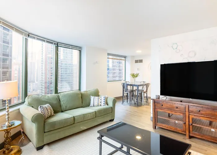 Envitae 3br Luxury Corner Loft With Navy Pier Views * Chicago